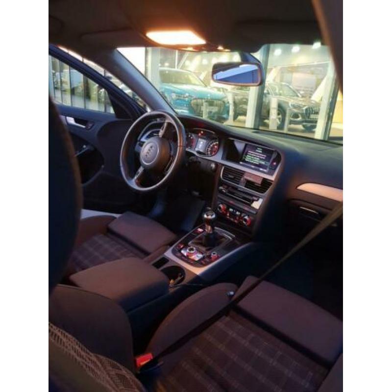 Audi A4 1.8TFSI 170PK 2014 Zwart.