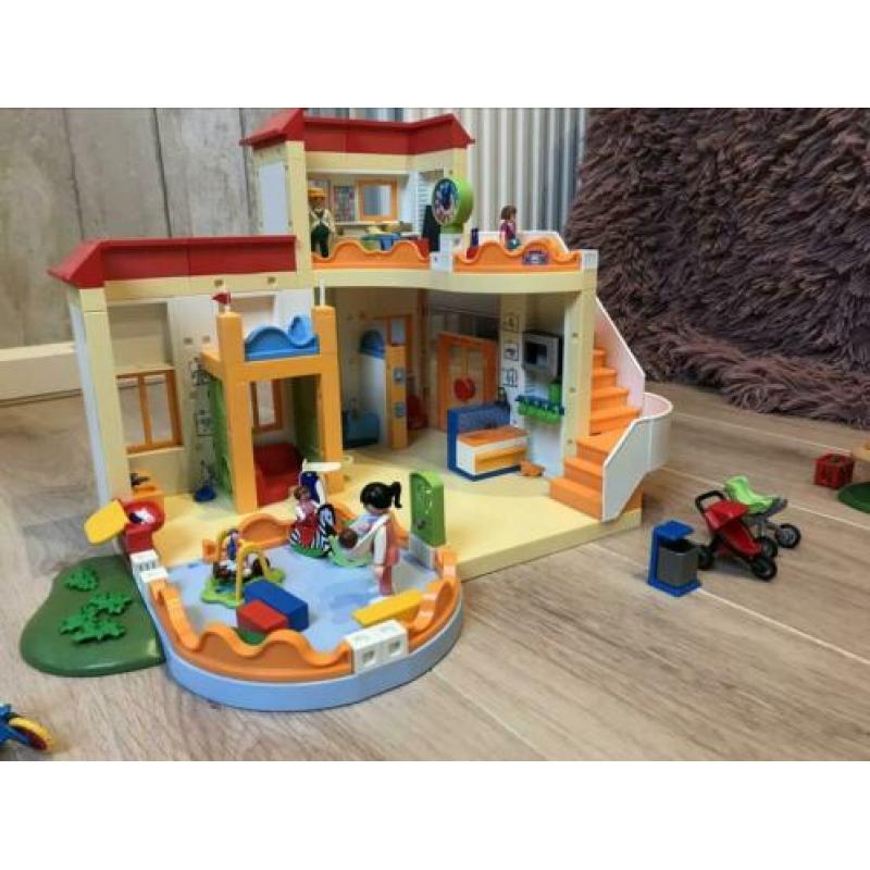Playmobil Kinderdagverblijf, grote speeltuin en meer!