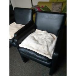 2 fauteuils op wieltjes