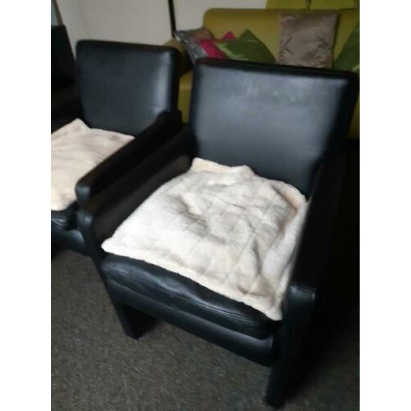 2 fauteuils op wieltjes