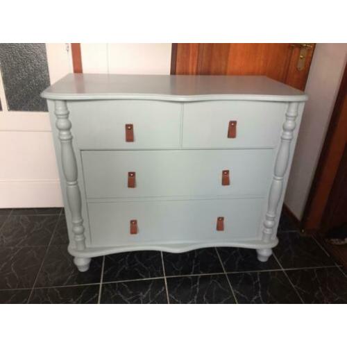 Gave mintgroene commode