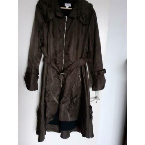 Lange bruine trenchcoat van het merk Heine maat 46