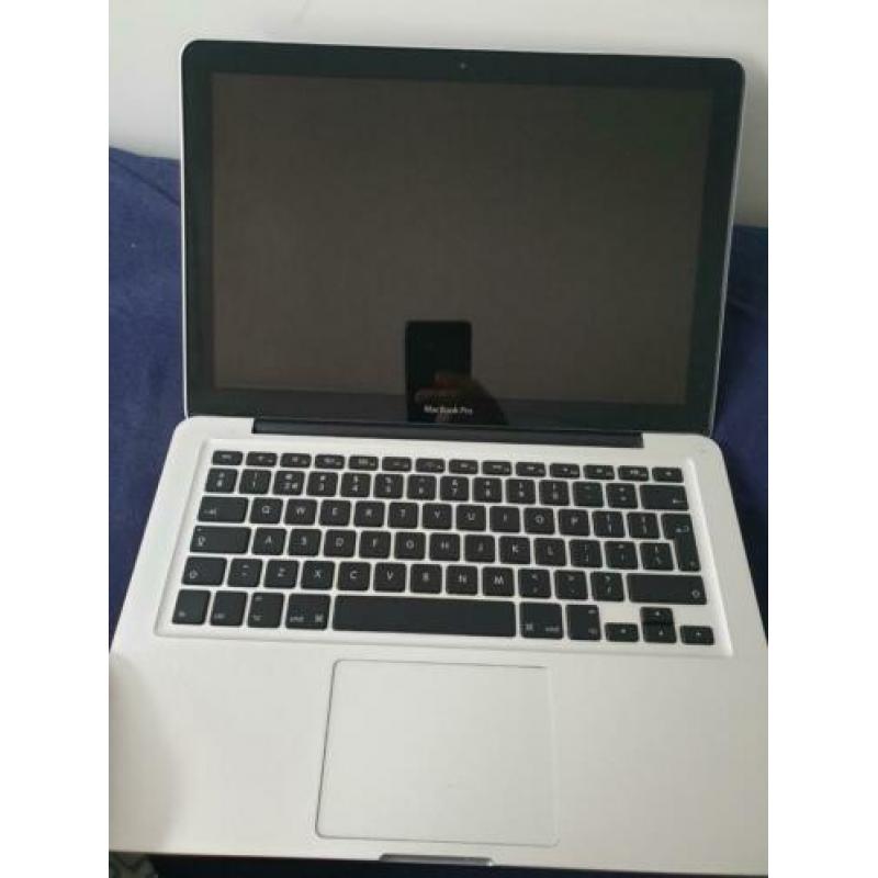 Apple mac book pro 13 inch