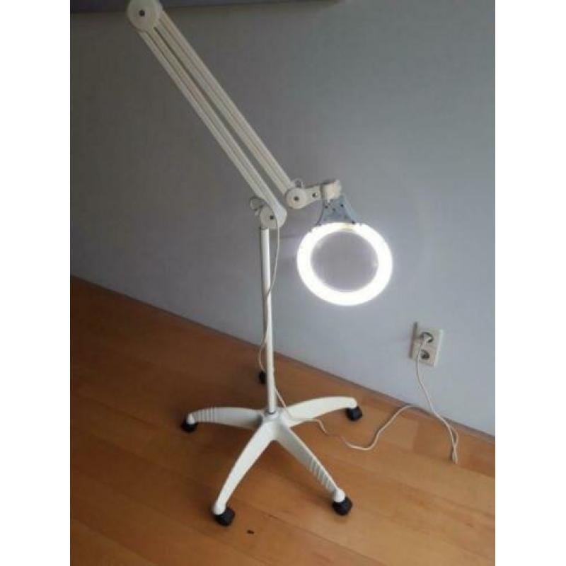 Loeplamp op wielen