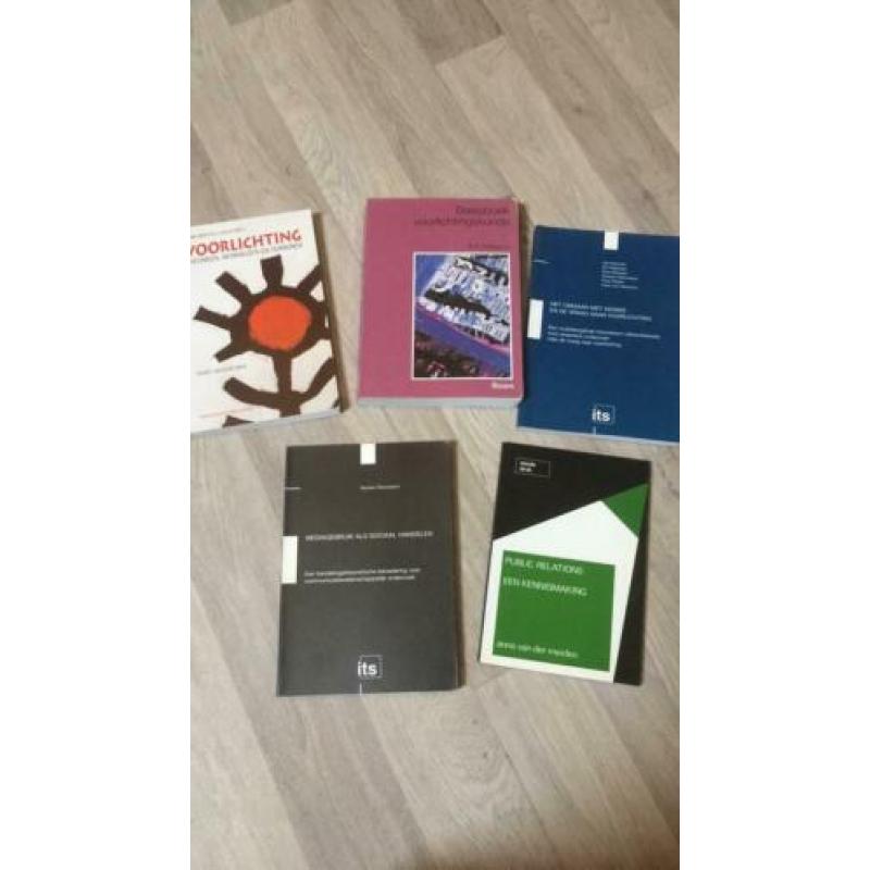 Boeken voorlichting en pr