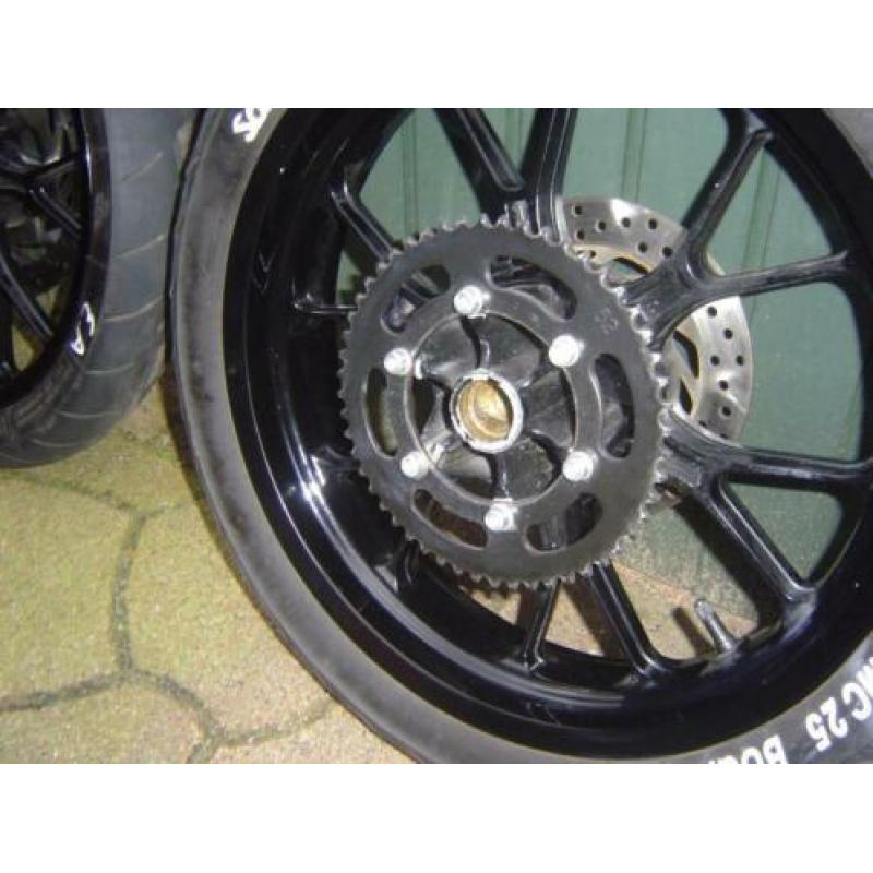 2 derbi velgen