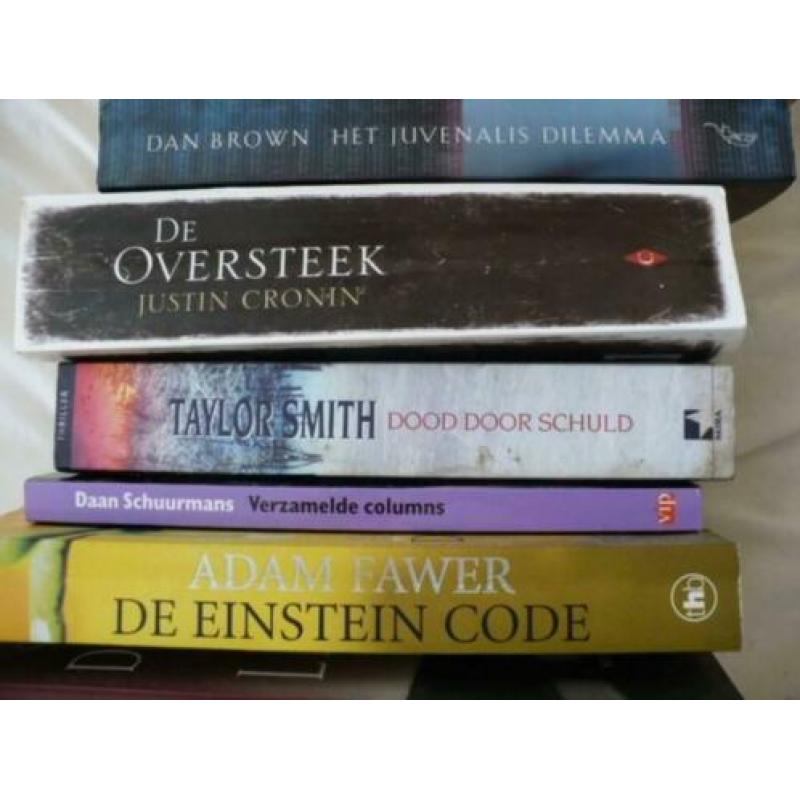 diverse boeken voornamelijk THRILLERS
