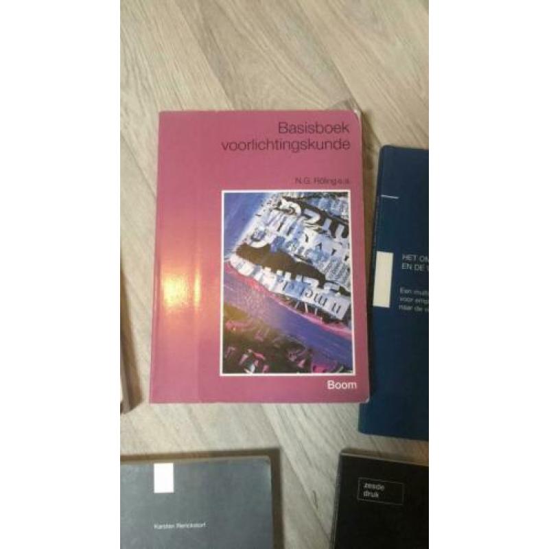 Boeken voorlichting en pr