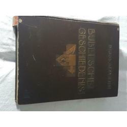 oude antieke bijbel boek van jaar 1931 met bladjes en platte