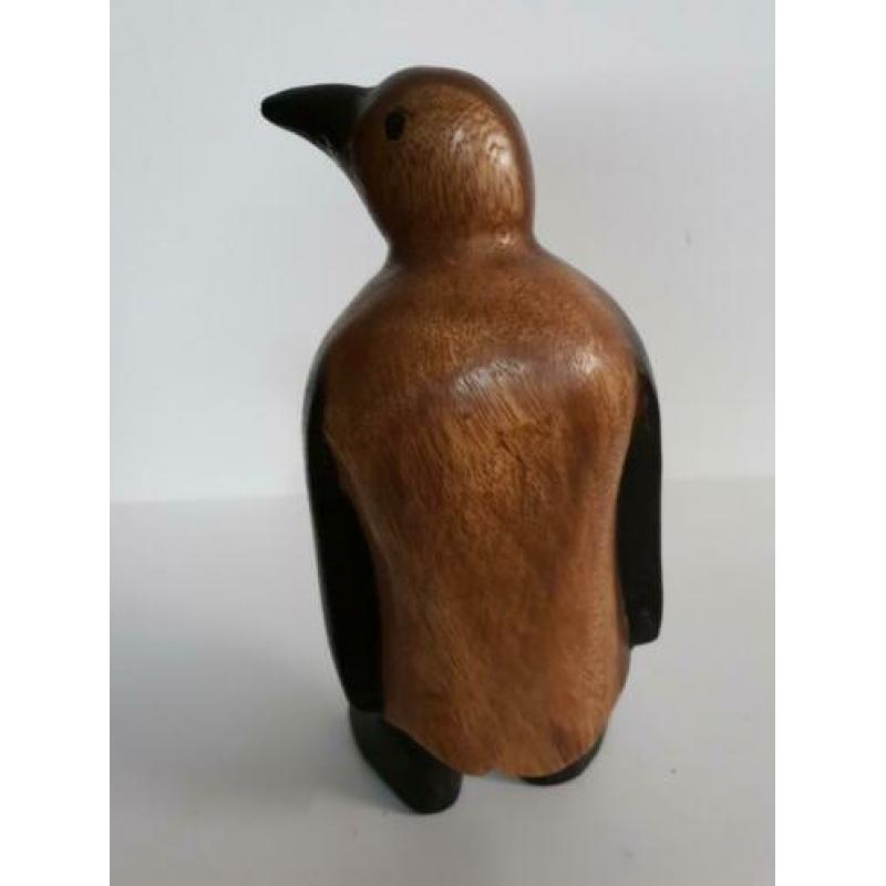 Uit hout gesneden mooie pinguin