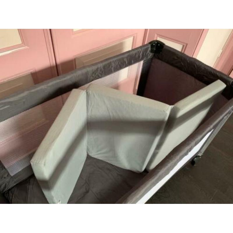 Prénatal campingbed grijs compleet