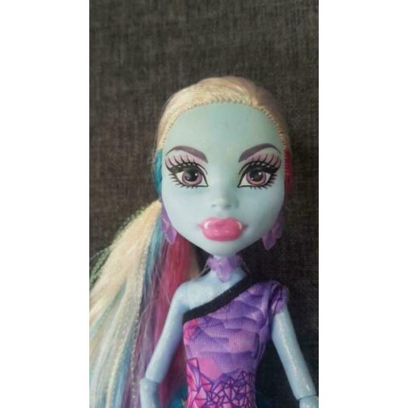 Monster high pop abbey bominabe , scaris