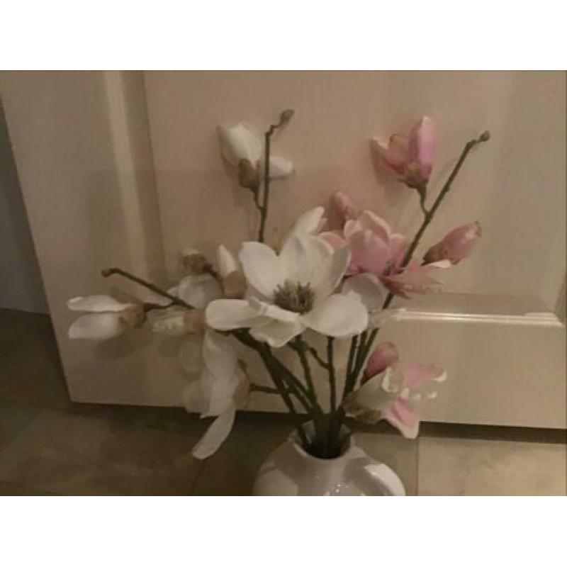 5,00 euro op te halen vaas met bloemen