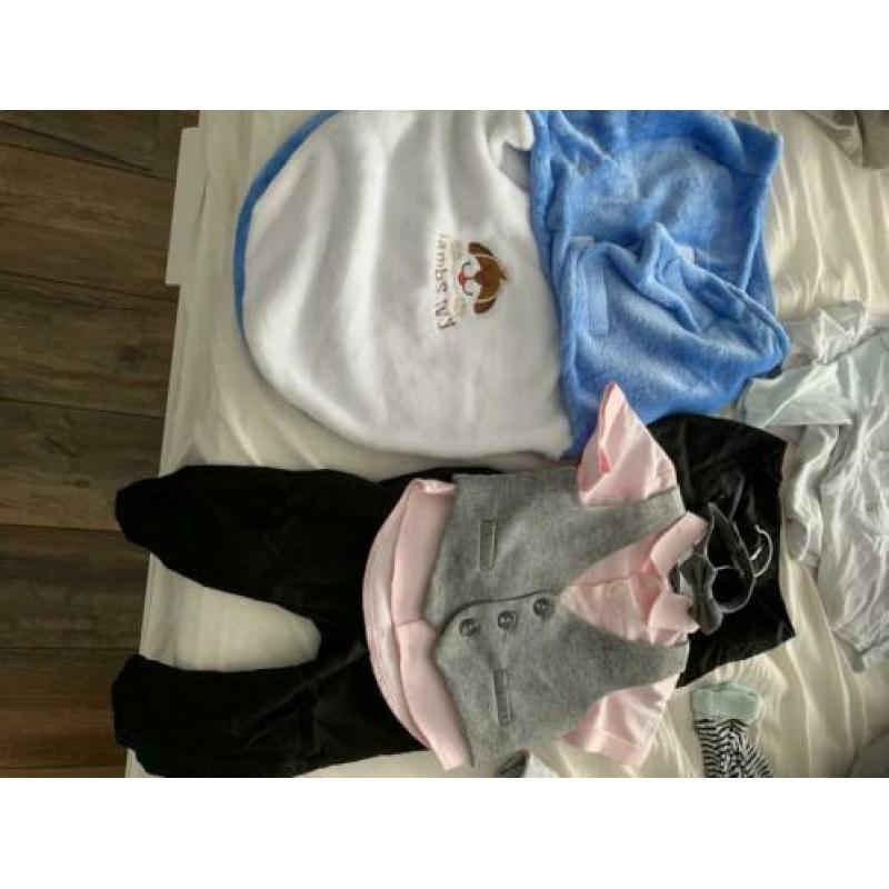 Baby kleding 56 / 62 jongen; niet of nauwelijks gebruikt.