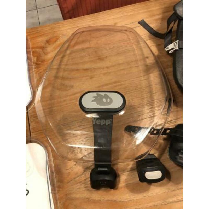 Yepp mini fietsstoeltje met yepp windscherm en 2 adapters