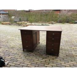Mooi antiek bureau