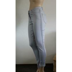 licht grijze nieuwe broek met donkergrijze streep