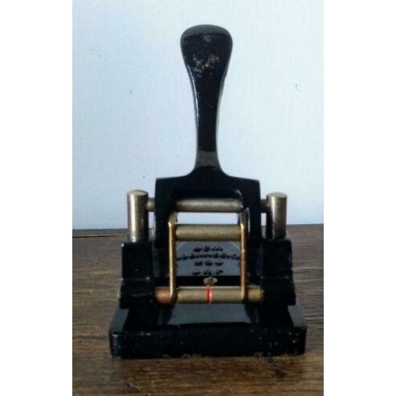 Oude zware gietijzeren perforator, decoratief zwart ca.1920