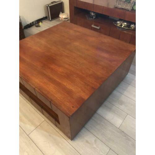 Massief en mooie salon tafel heel weinig gebruikt Echt hout
