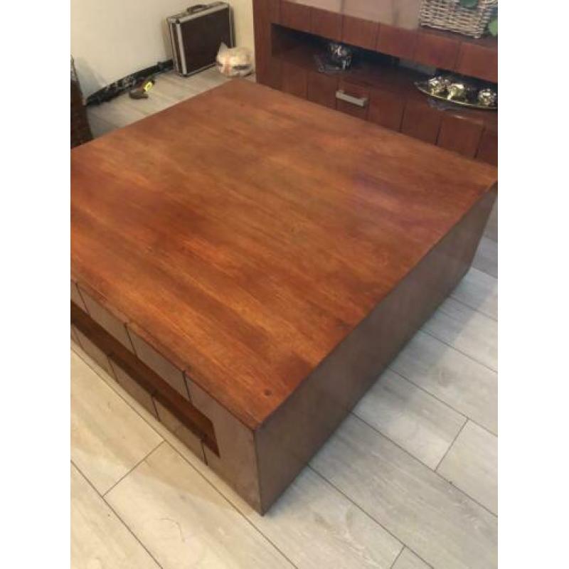 Massief en mooie salon tafel heel weinig gebruikt Echt hout