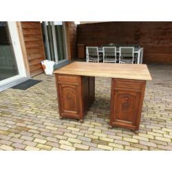 Mooi antiek bureau