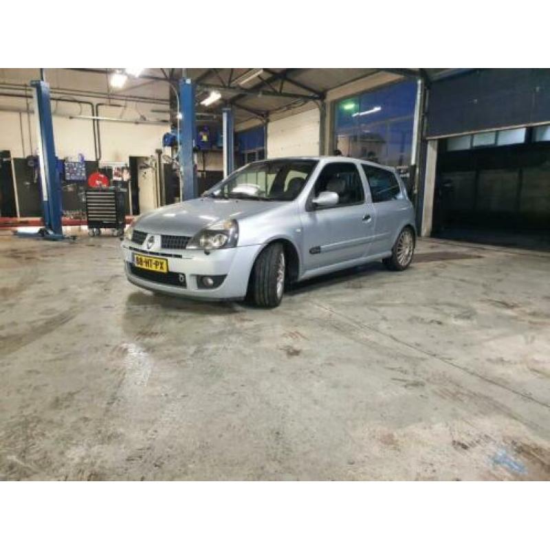 Renault Clio RS Sport Phase II 2.0 16V 2002 200PK+