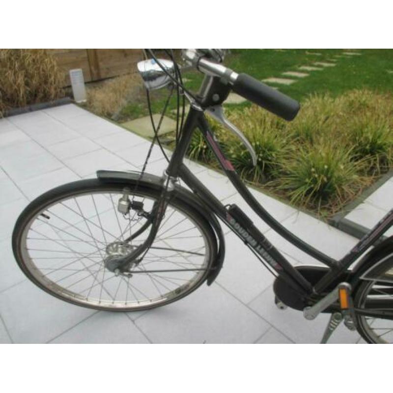 Damesfiets gouden leeuw goede staat