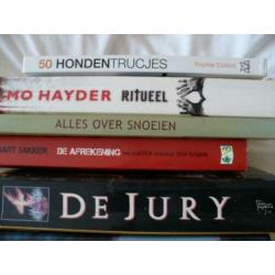 diverse boeken voornamelijk THRILLERS