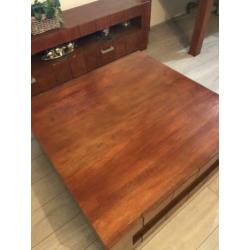 Massief en mooie salon tafel heel weinig gebruikt Echt hout
