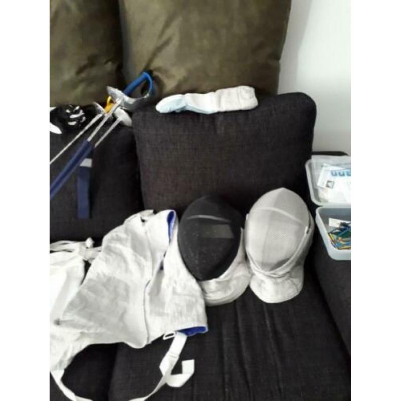 Schermuitrusting M44/46, sabel, elektrisch vest, masker, e.d