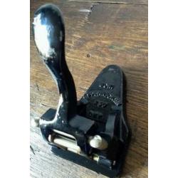 Oude zware gietijzeren perforator, decoratief zwart ca.1920