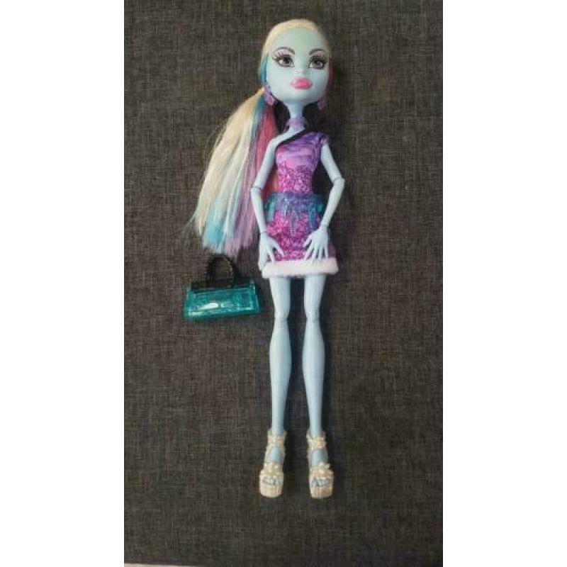 Monster high pop abbey bominabe , scaris