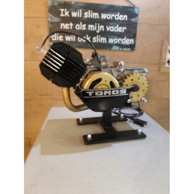Tomos decoratie blokje