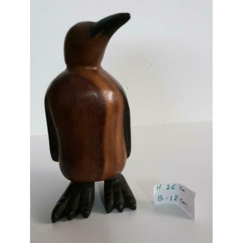 Uit hout gesneden mooie pinguin