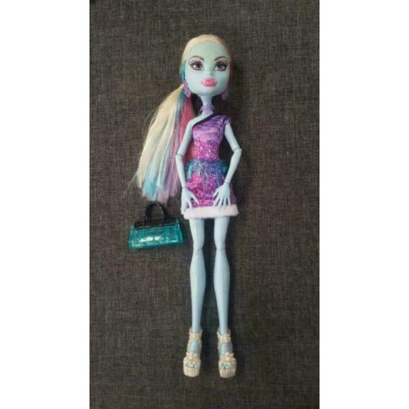 Monster high pop abbey bominabe , scaris
