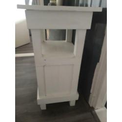 Massief houten kastje
