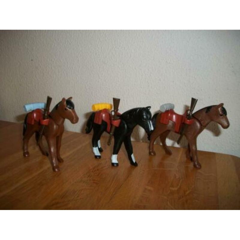 Mounty, ranger met paard of soldaat met paard