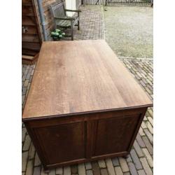 Mooi antiek bureau