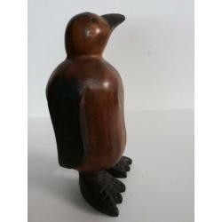 Uit hout gesneden mooie pinguin