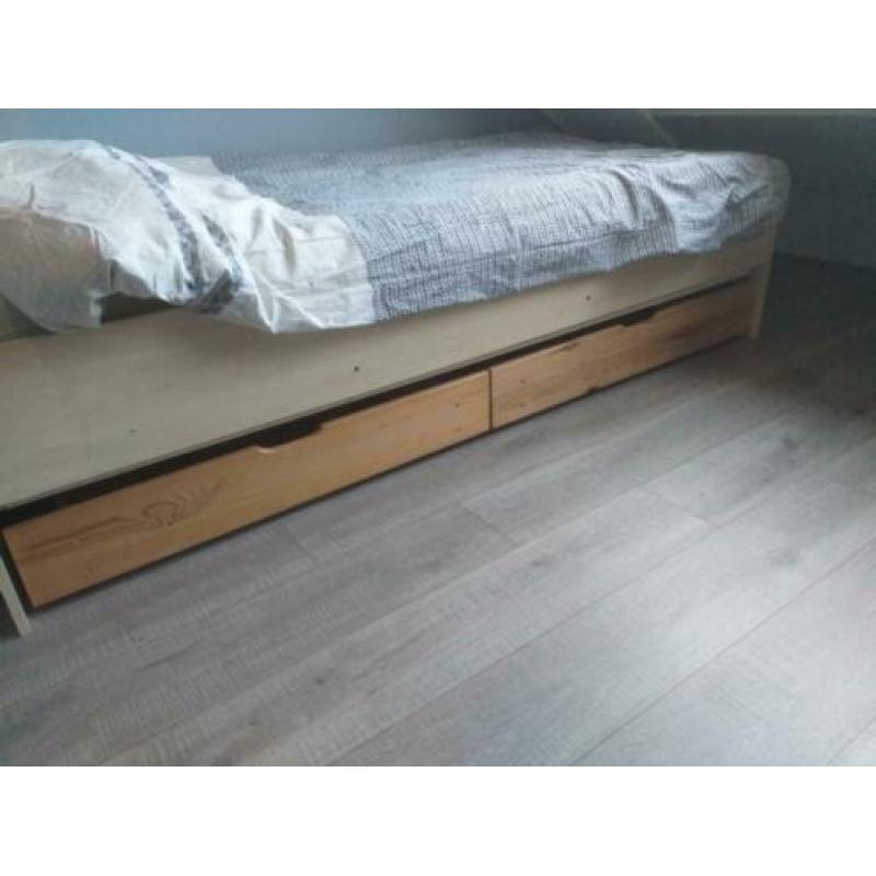 bedlade. Grenen. 2 stuks