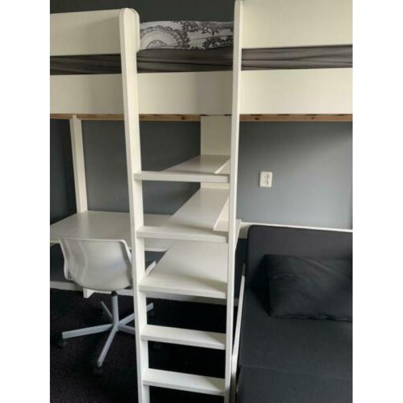 Stoere witte hoogslaper massief den met bureau zetelbed