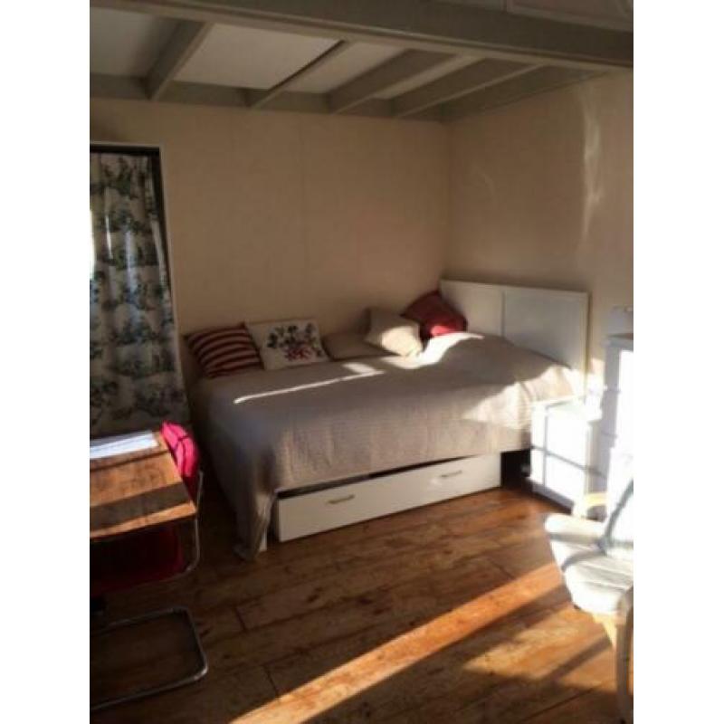 Studio voor vrouw, centrum Laren (NH) per eind april