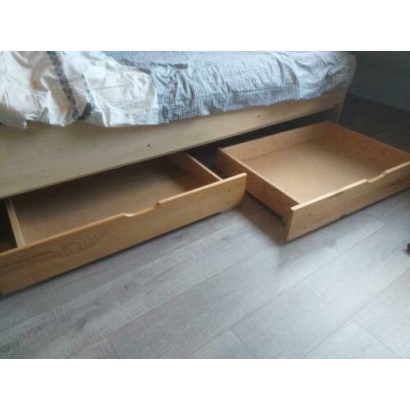 bedlade. Grenen. 2 stuks