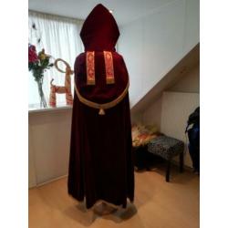 Prachtig Sinterklaaspak zwaar vloursstof is eigen ontwerp,