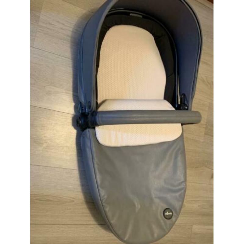 Complete grijze Mima Xari incl. Autostoel en adapters