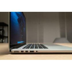 Macbook Pro 15" / Mid 2015 / 2.8GHz QuadCore / 1TB SSD