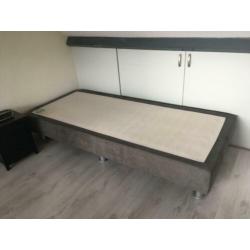 Eenpersoons boxspring 90*200