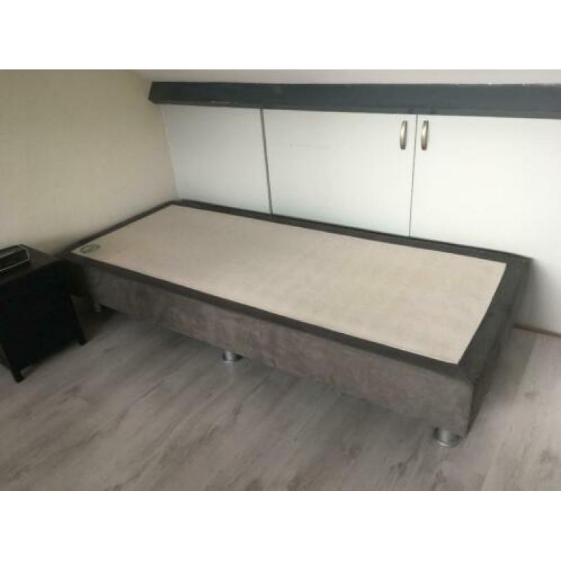 Eenpersoons boxspring 90*200