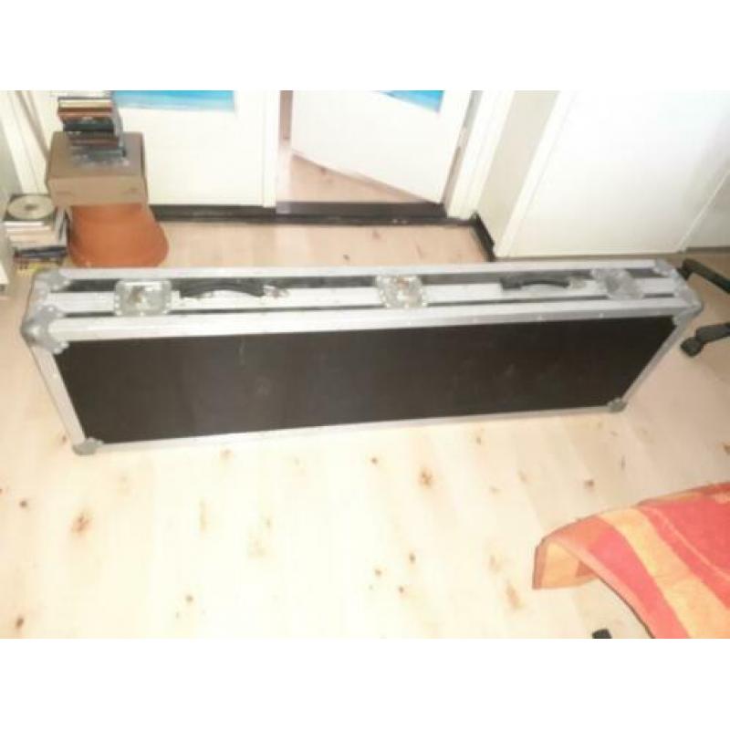 flightcase voor Kurzweil pc88 of stage piano 88 toetsen.
