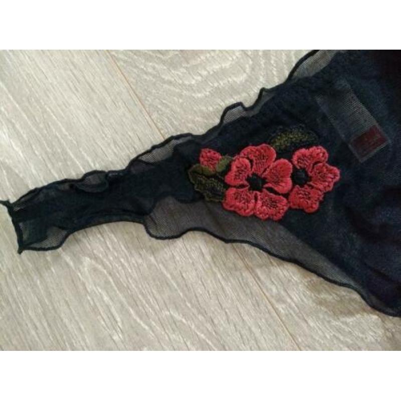 TRIUMP ~ String ~Maat XL 44 ~ NIEUW met LABEL!
